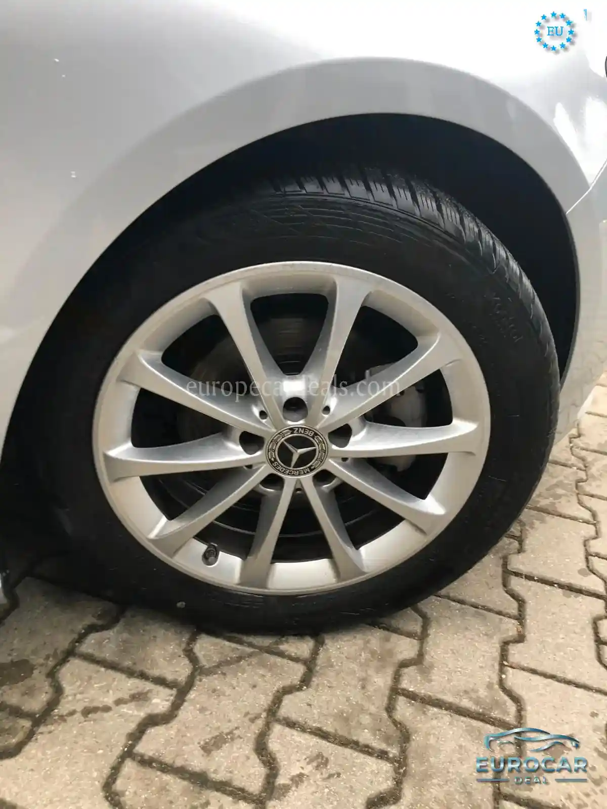 Mercedes-Benz B 180