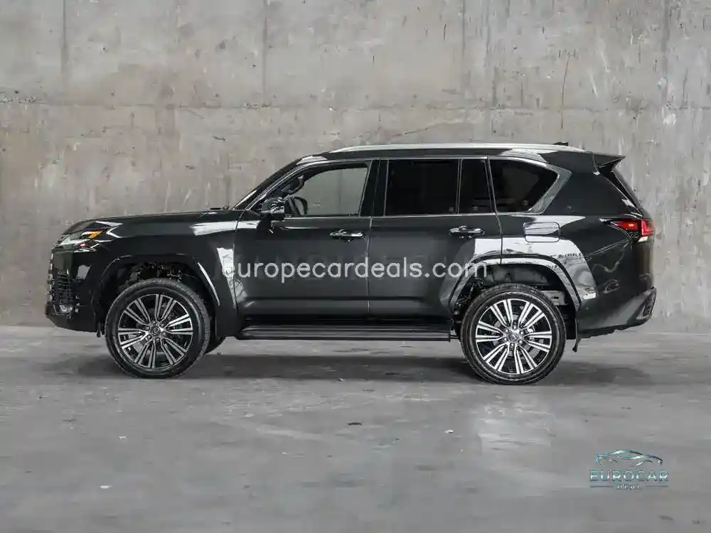 Lexus LX 700