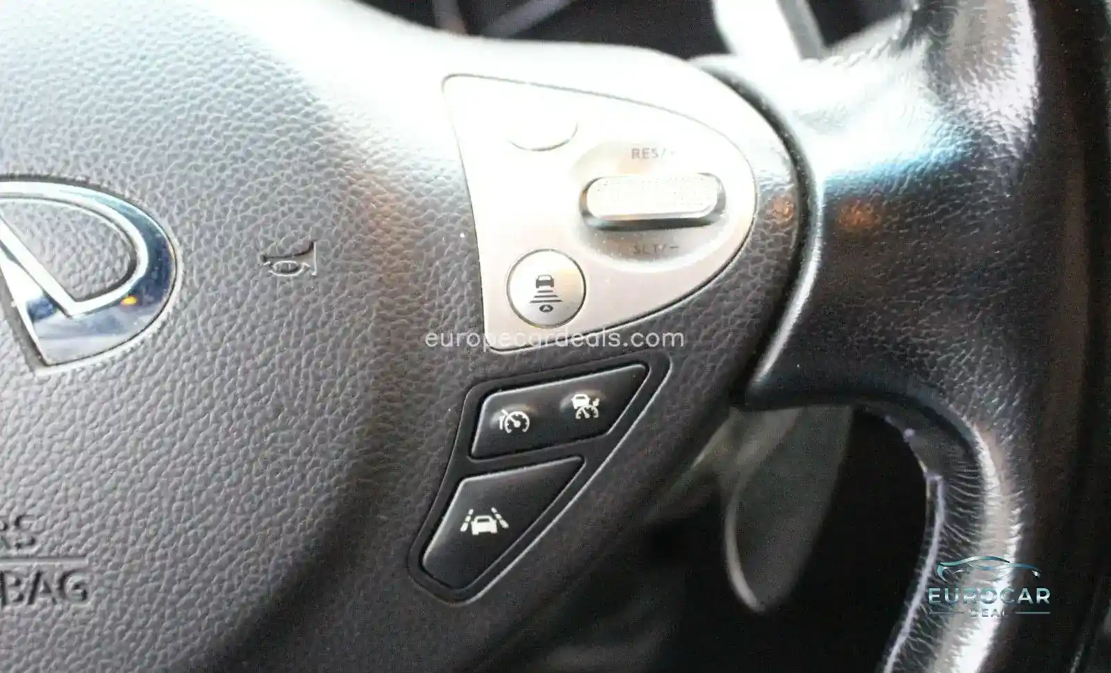 Infiniti QX70