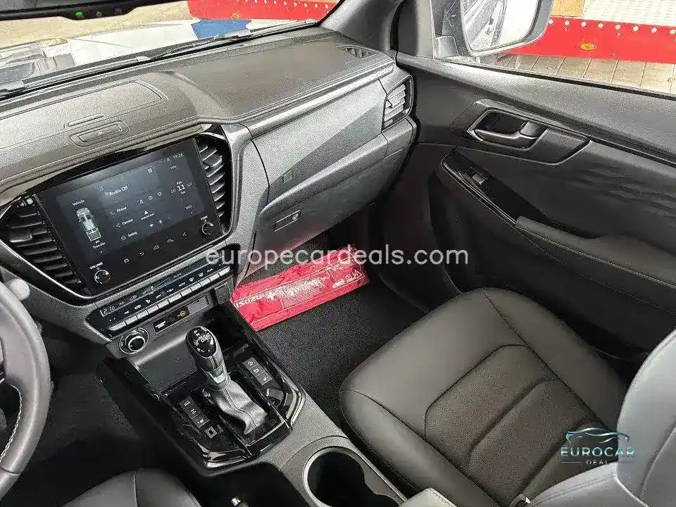 D-MAX Double Cab 4×4 AHK V-Cross A/T