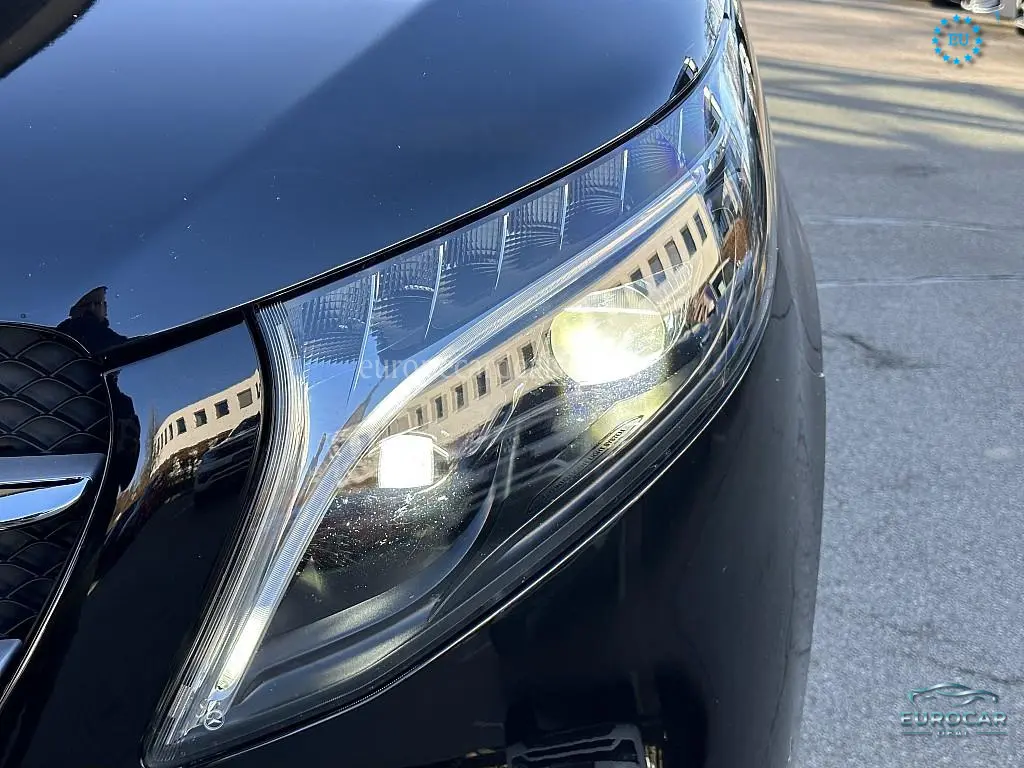 Mercedes-Benz V 220