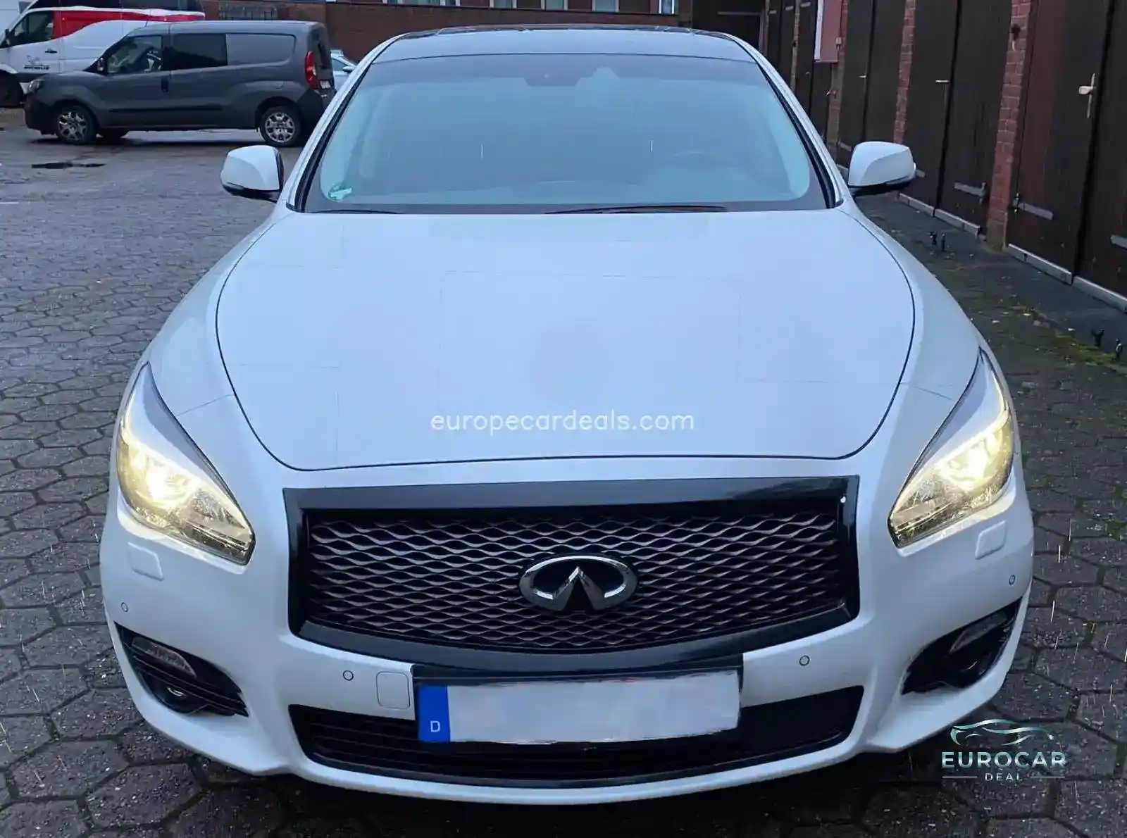 Infiniti Q70
