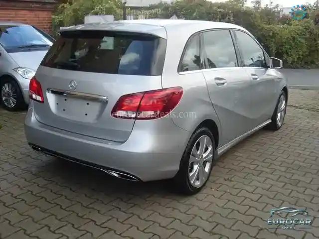 Mercedes-Benz B 200