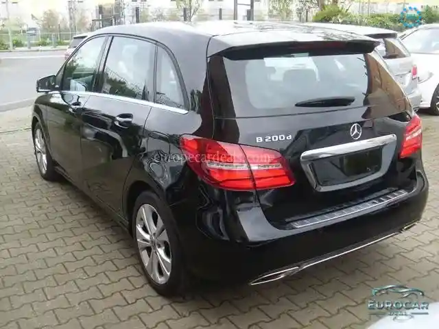 Mercedes-Benz B 200