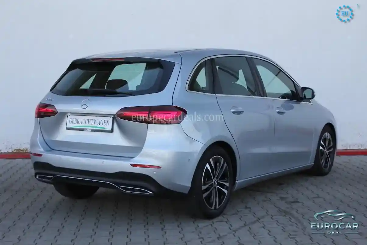 Mercedes-Benz B 180