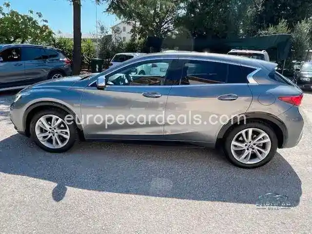 Infiniti Q30