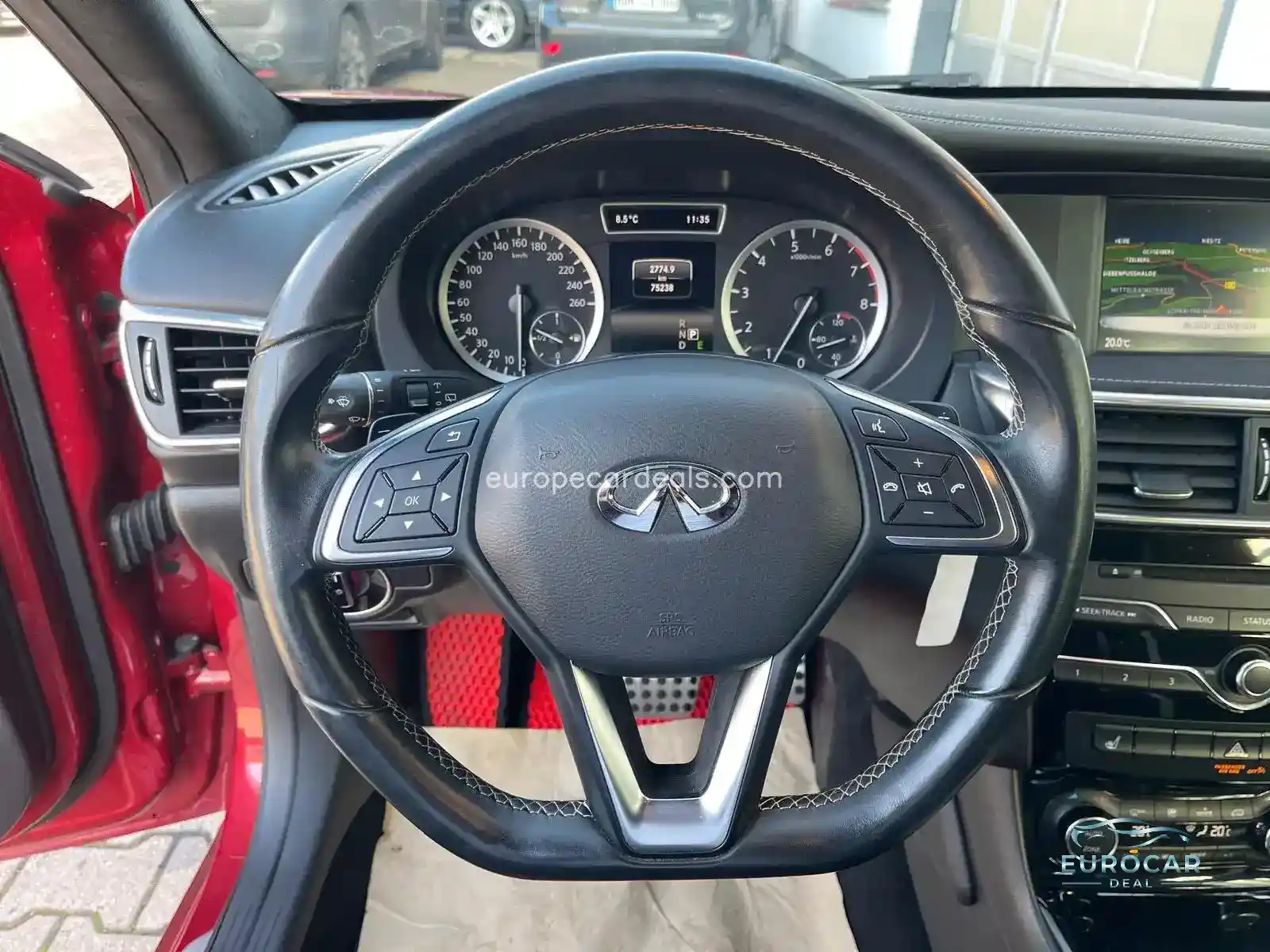 Infiniti Q30