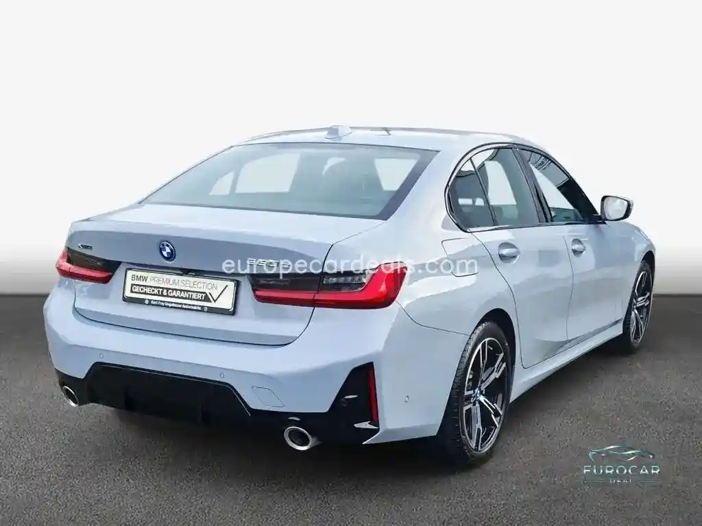BMW 330