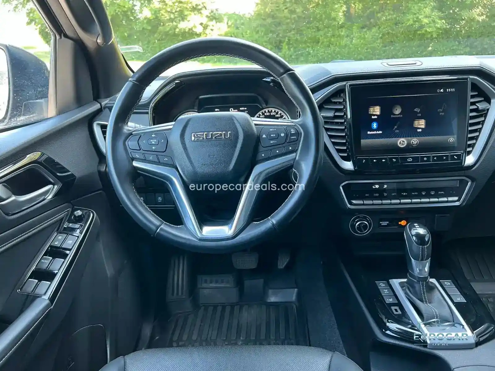 Double Cab 4WD V-CROSS,HARDTOP,AHK,UVM….