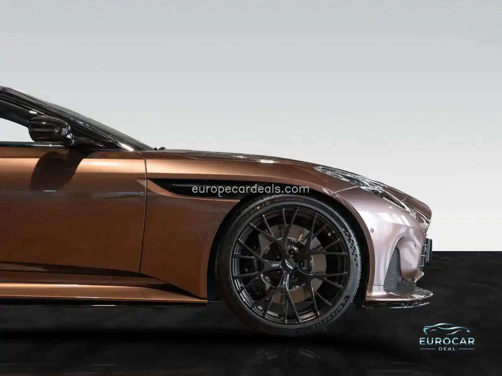 Aston Martin DB12
