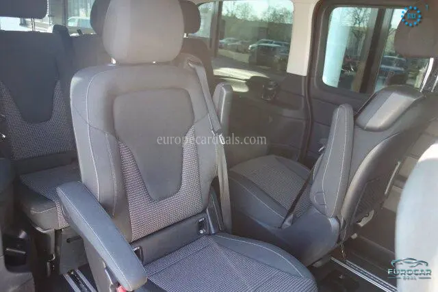 Mercedes-Benz V 220