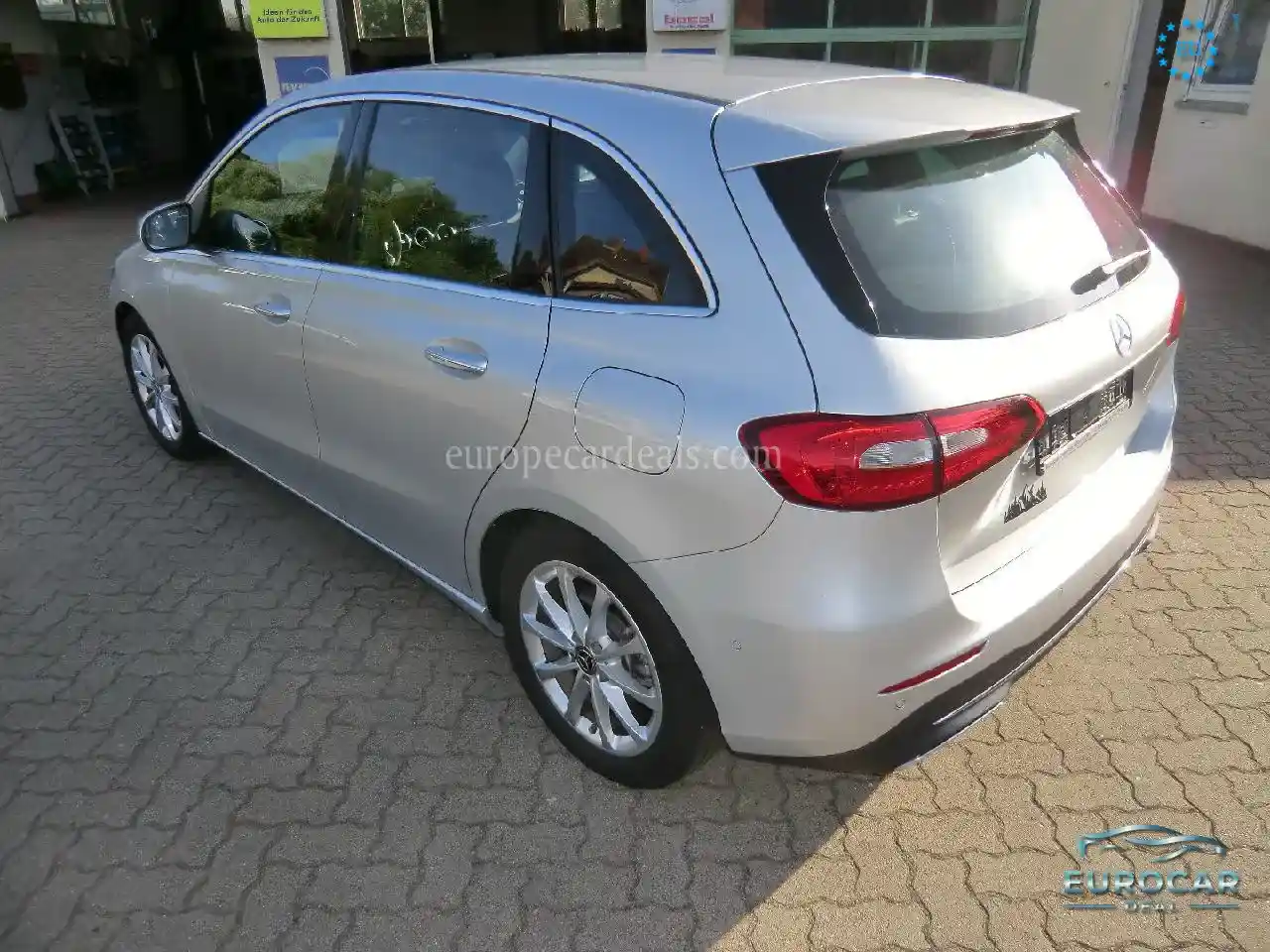 Mercedes-Benz B 180