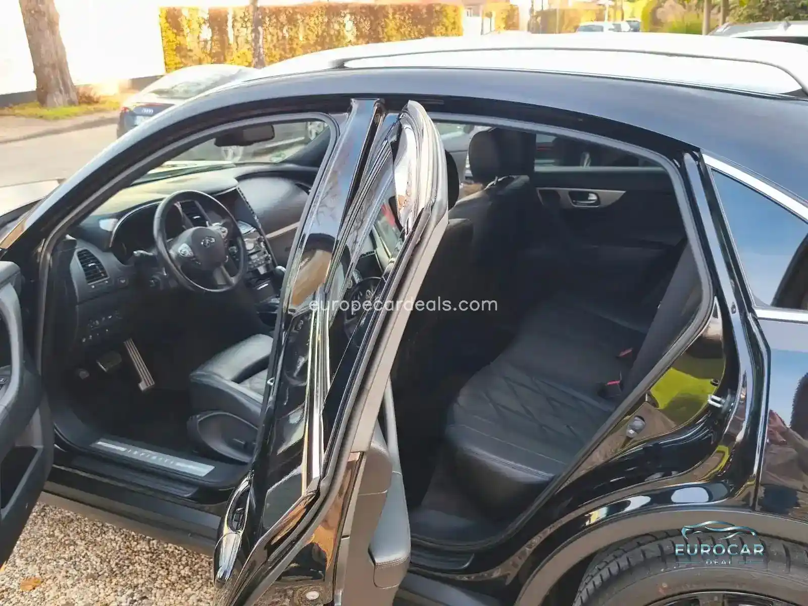 Infiniti QX70
