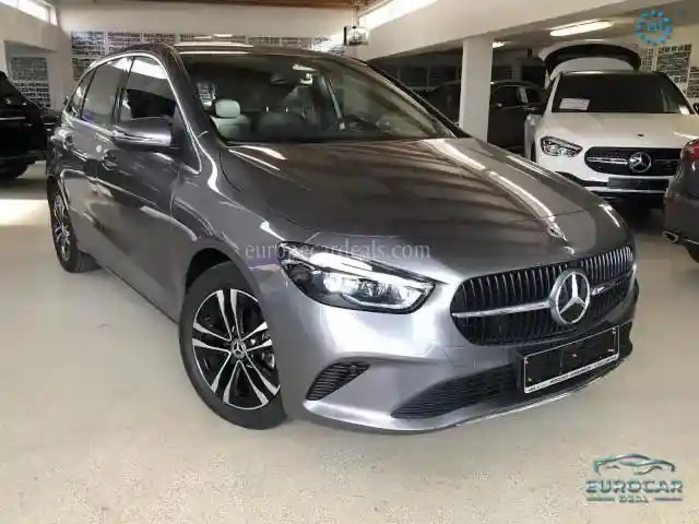 Mercedes-Benz B 180