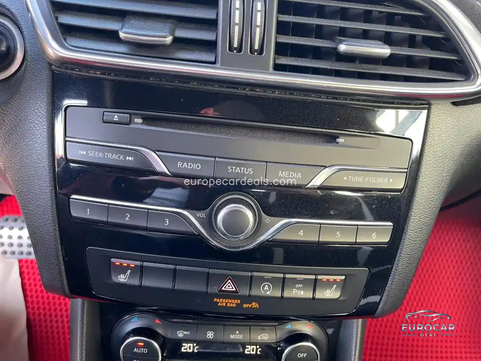 Infiniti Q30