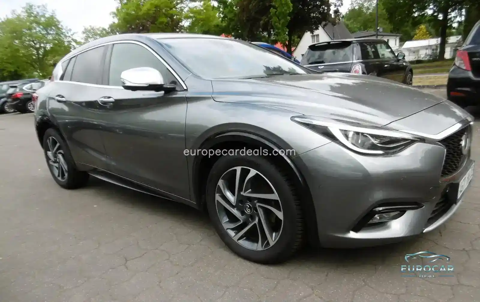 Infiniti Q30