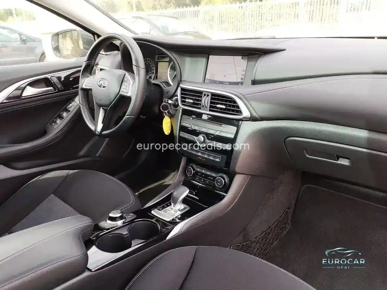Infiniti Q30