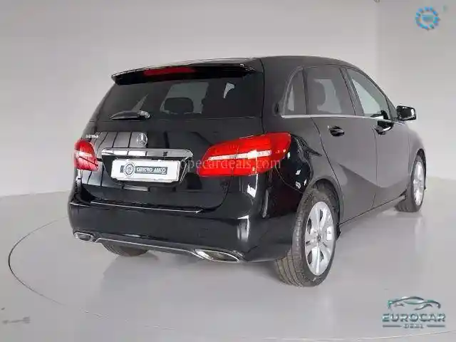 Mercedes-Benz B 180