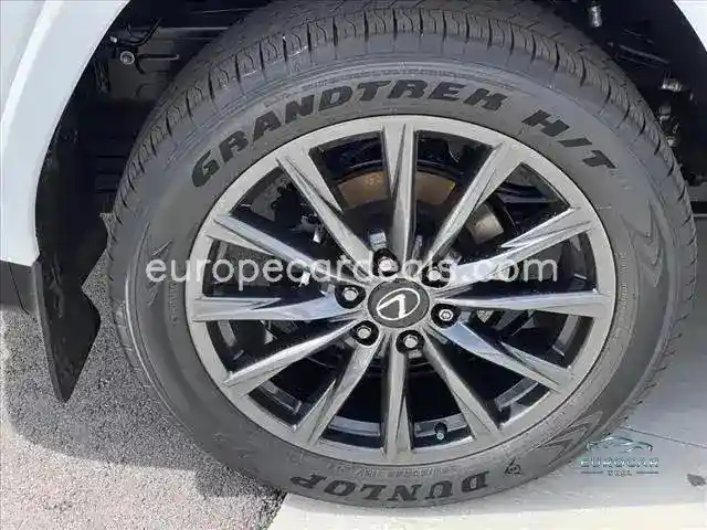 Lexus LX 600