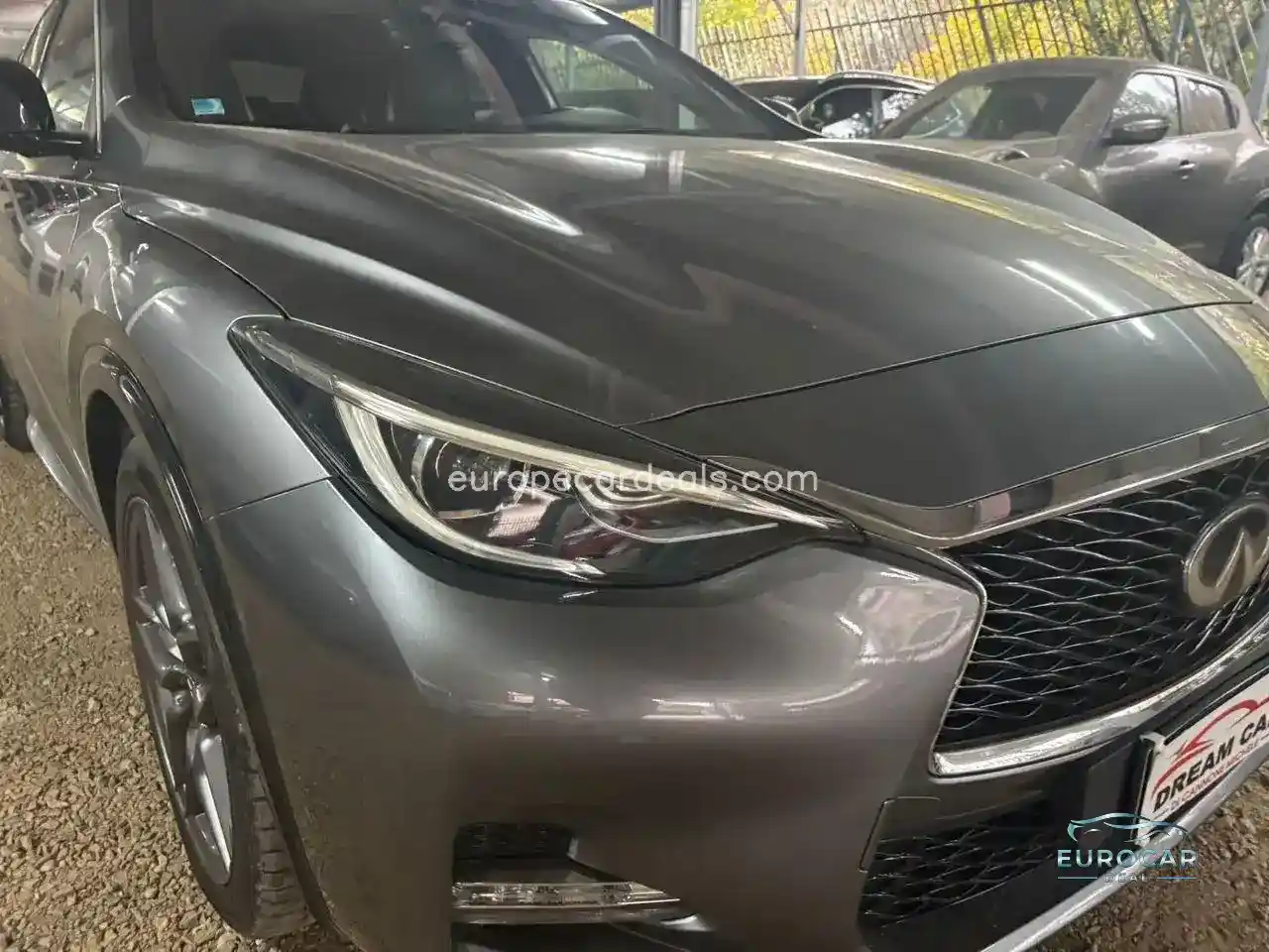 Infiniti Q30