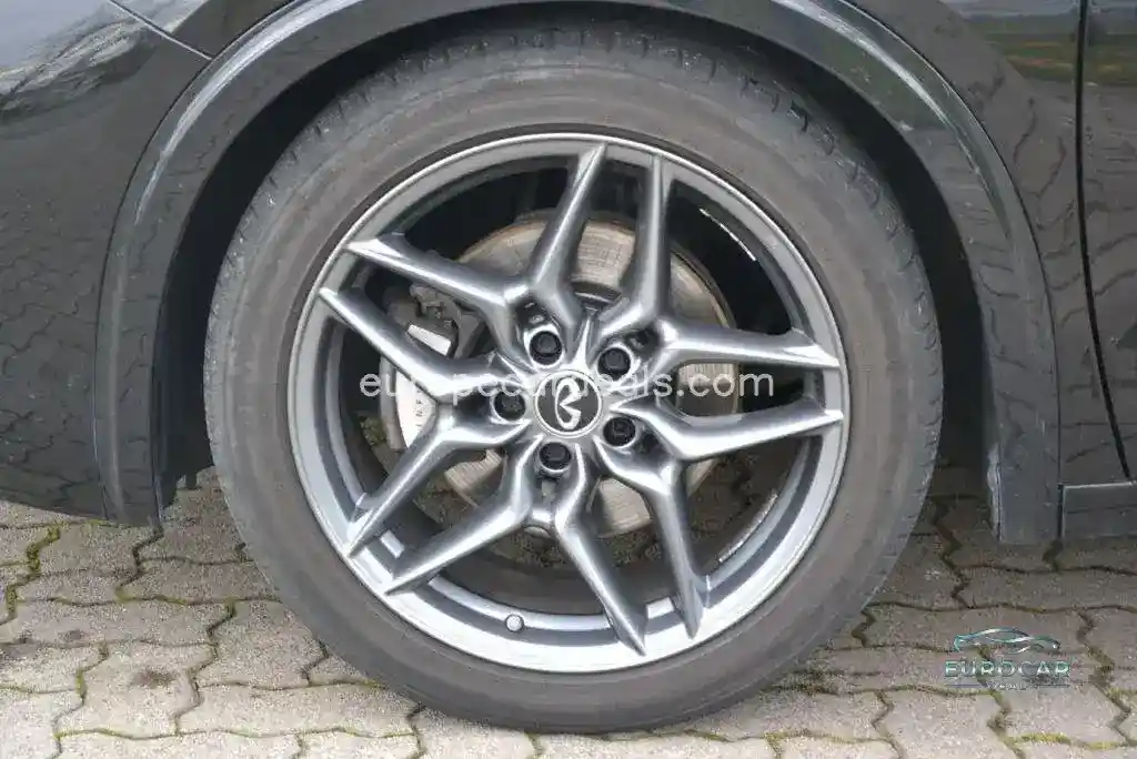 Infiniti Q30