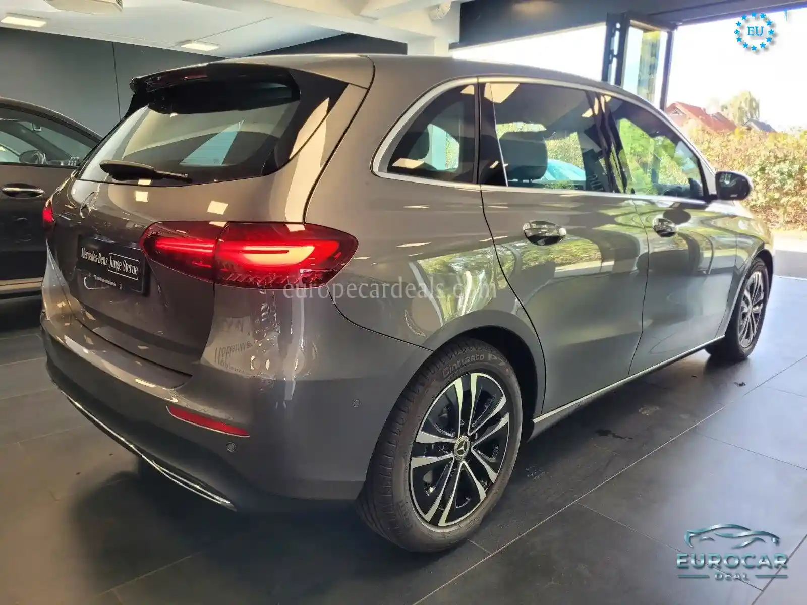Mercedes-Benz B 180