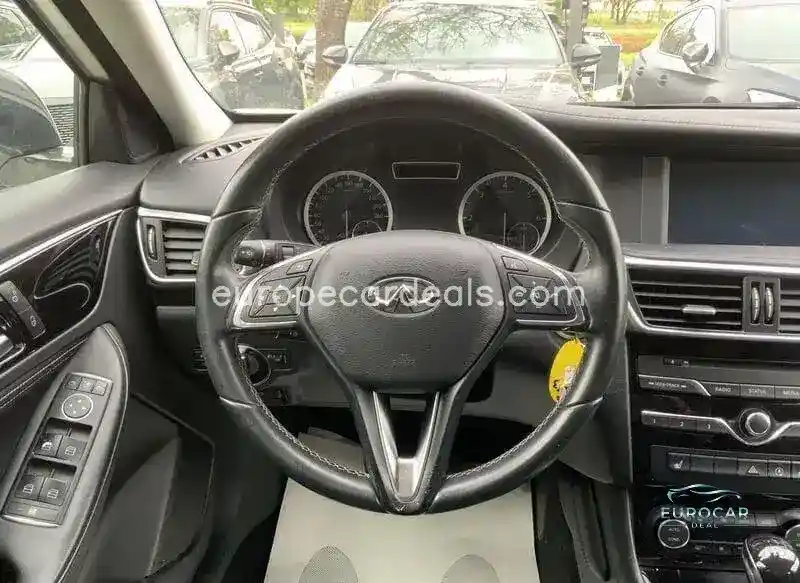 Infiniti Q30