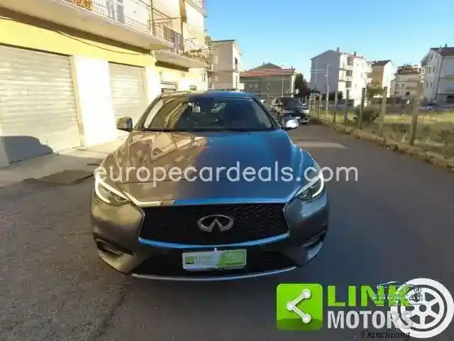 Infiniti Q30