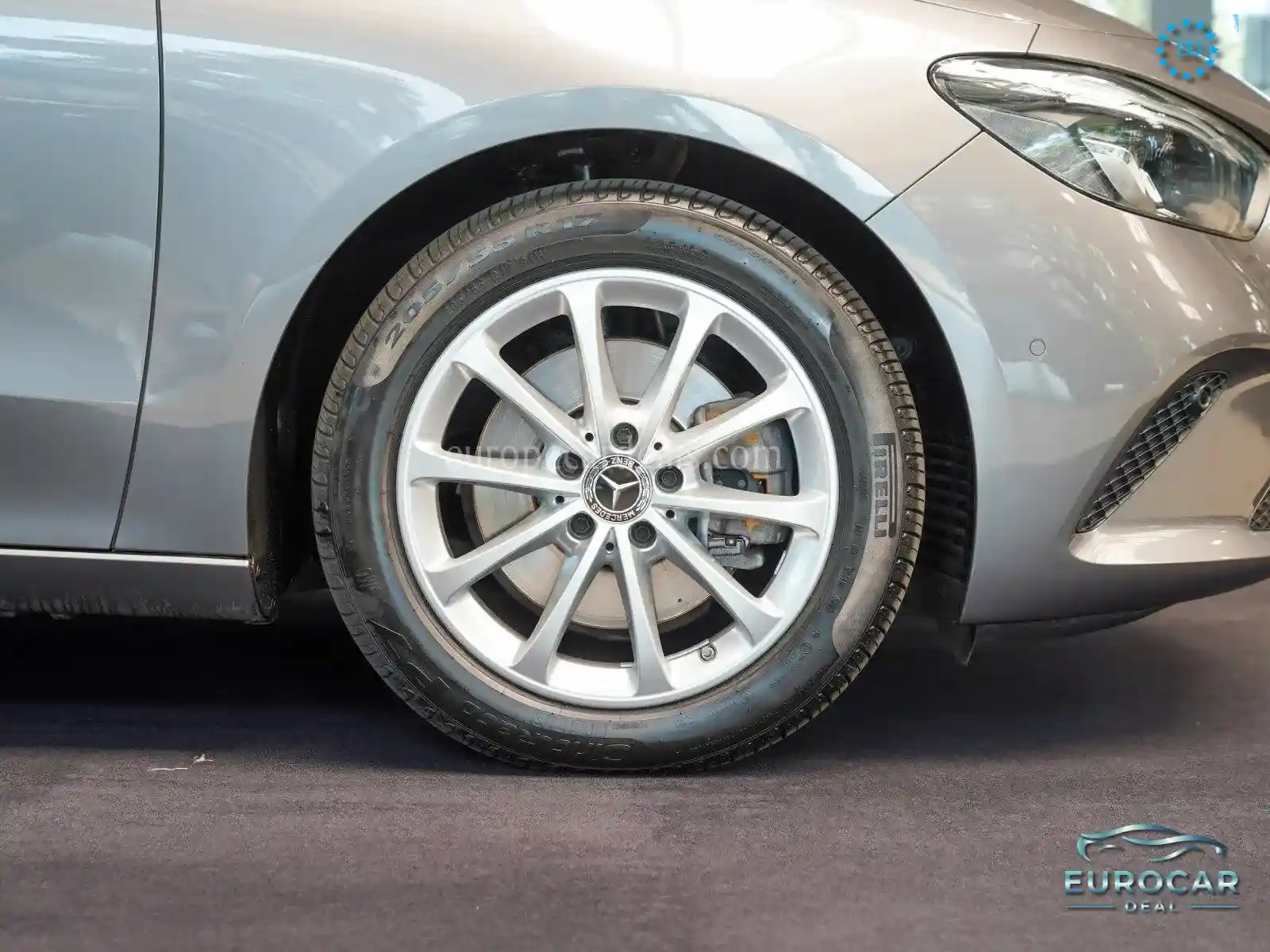 Mercedes-Benz B 220