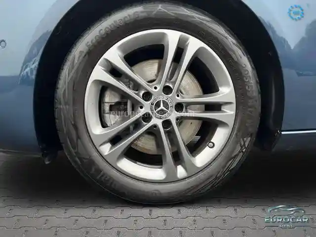 Mercedes-Benz A 220