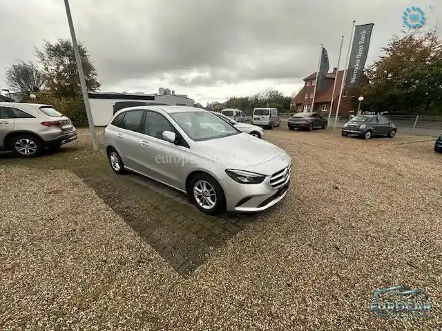 Mercedes-Benz B 180