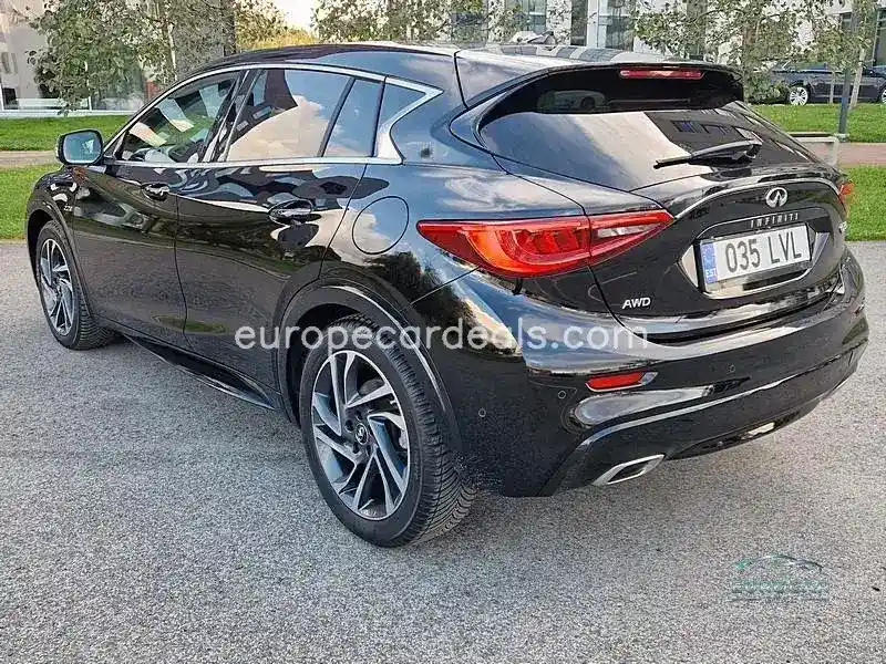 Infiniti Q30