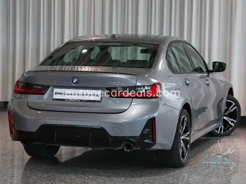 BMW 330