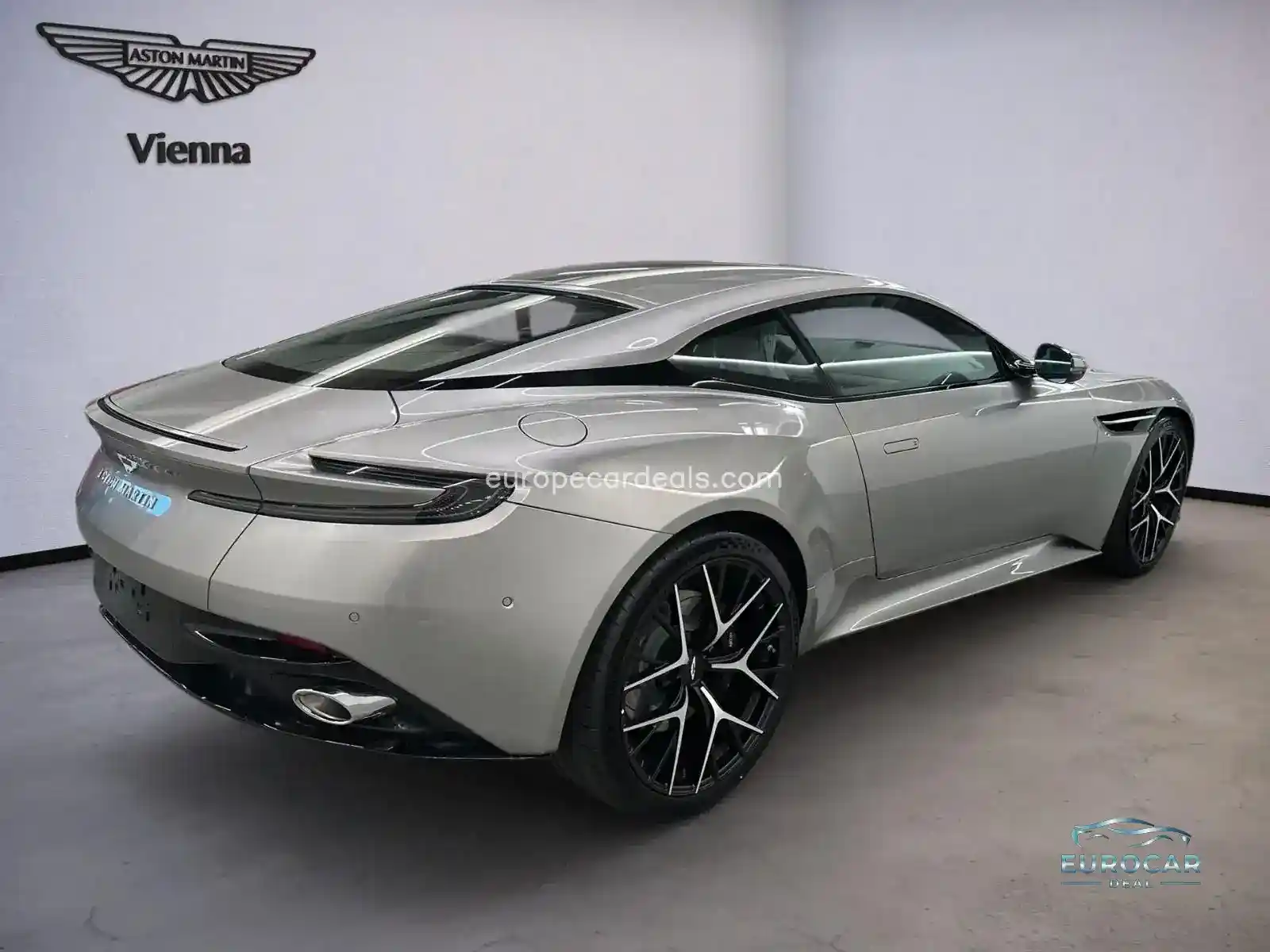 Aston Martin DB12
