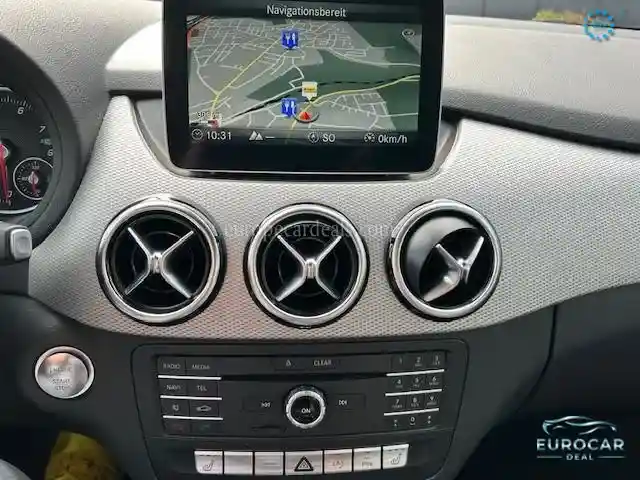 Mercedes-Benz B 220