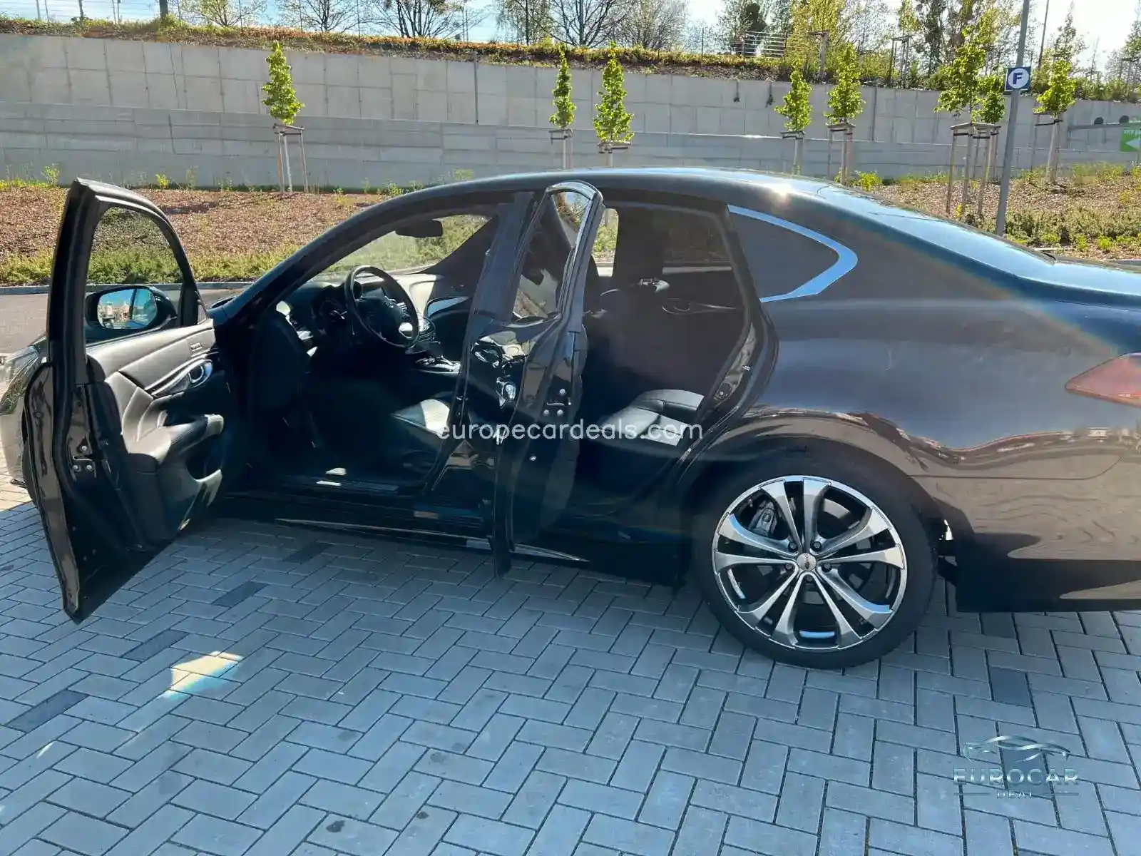 Infiniti Q70