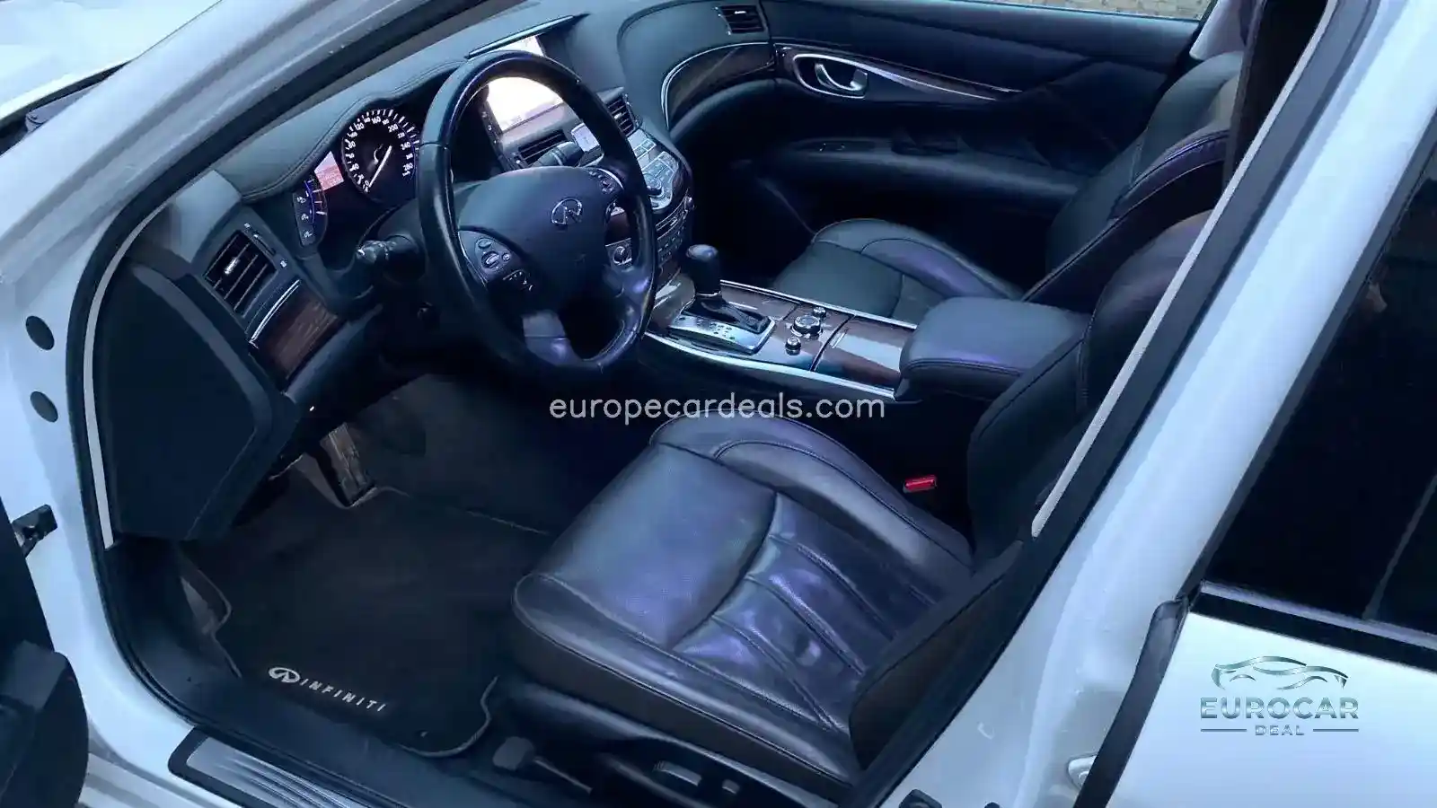 Infiniti Q70