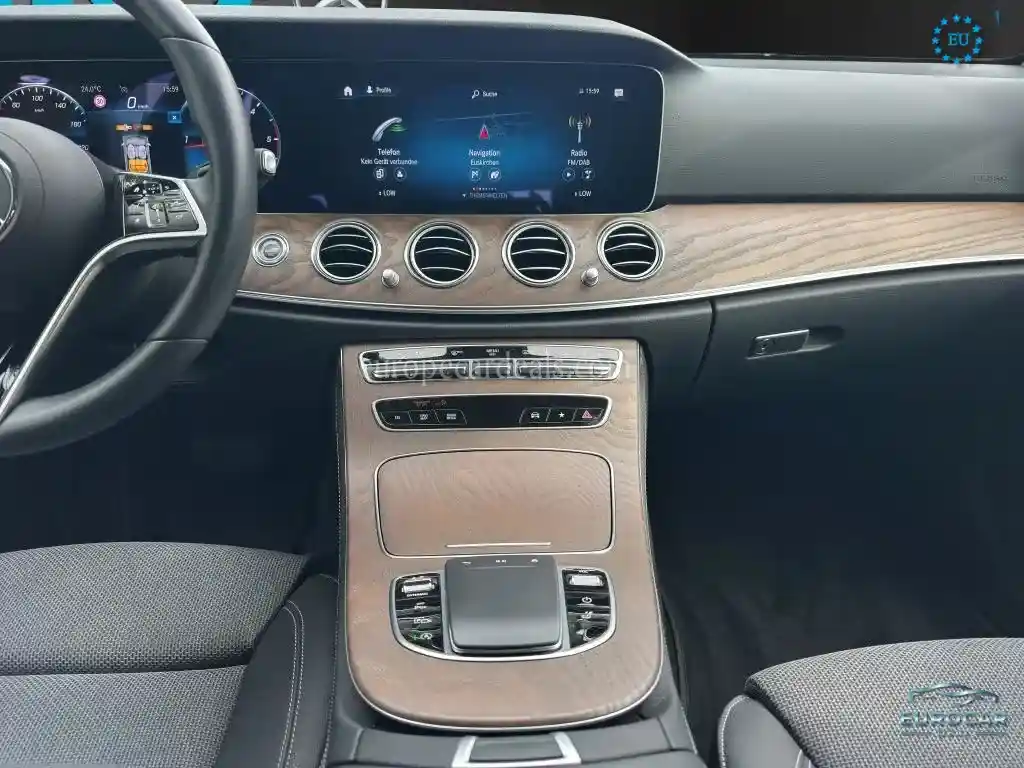 Mercedes-Benz E 200