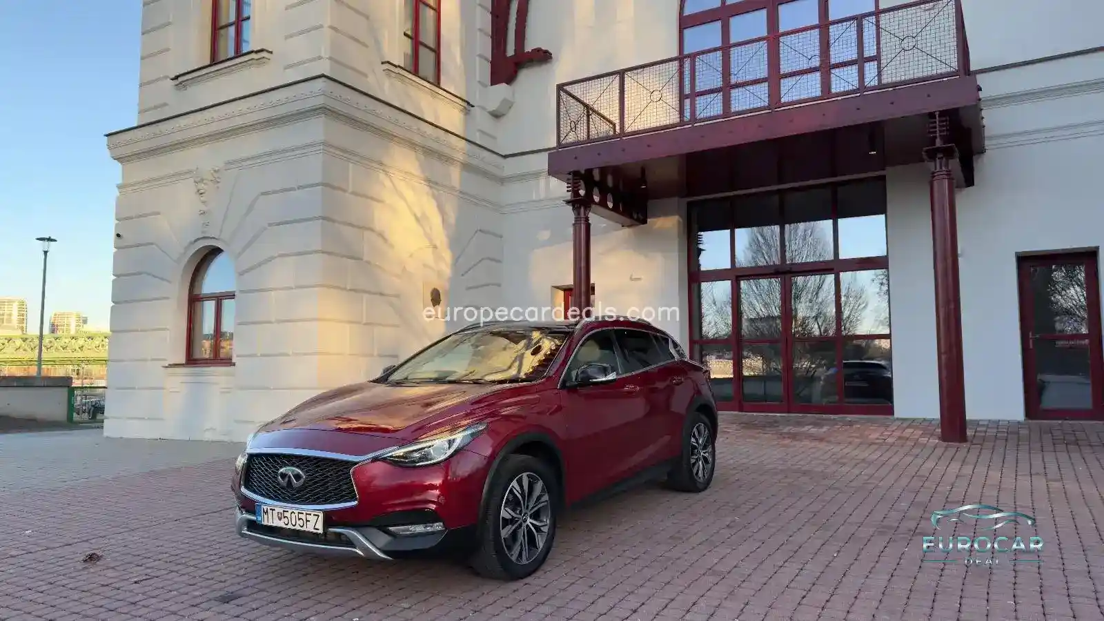 Infiniti QX30