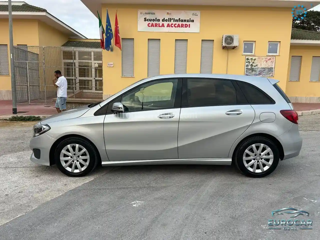 Mercedes-Benz B 180