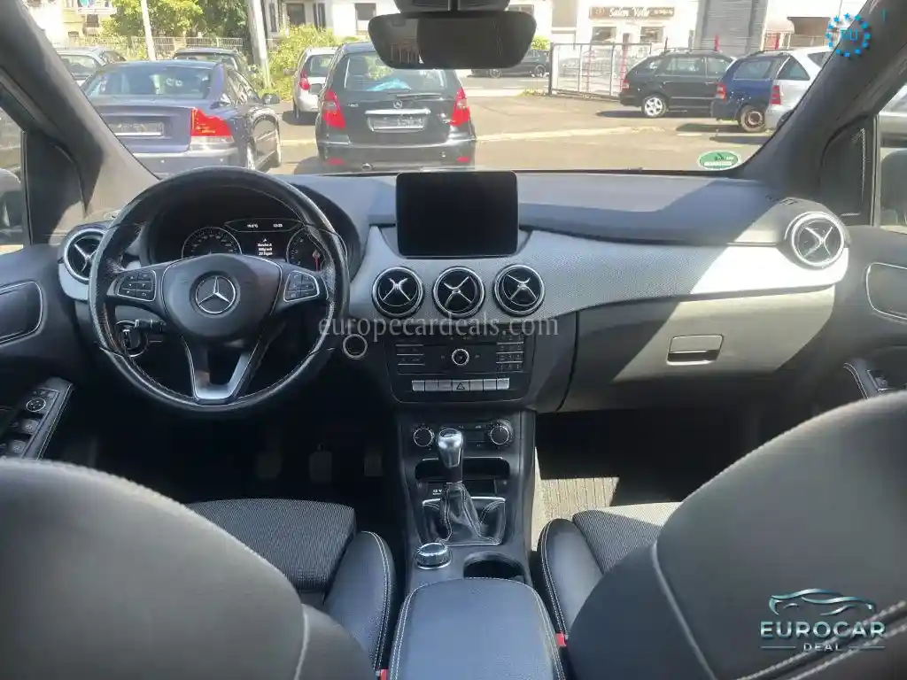 Mercedes-Benz B 180