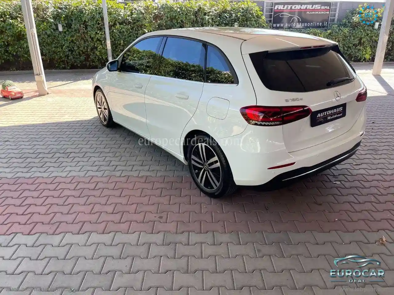 Mercedes-Benz B 180