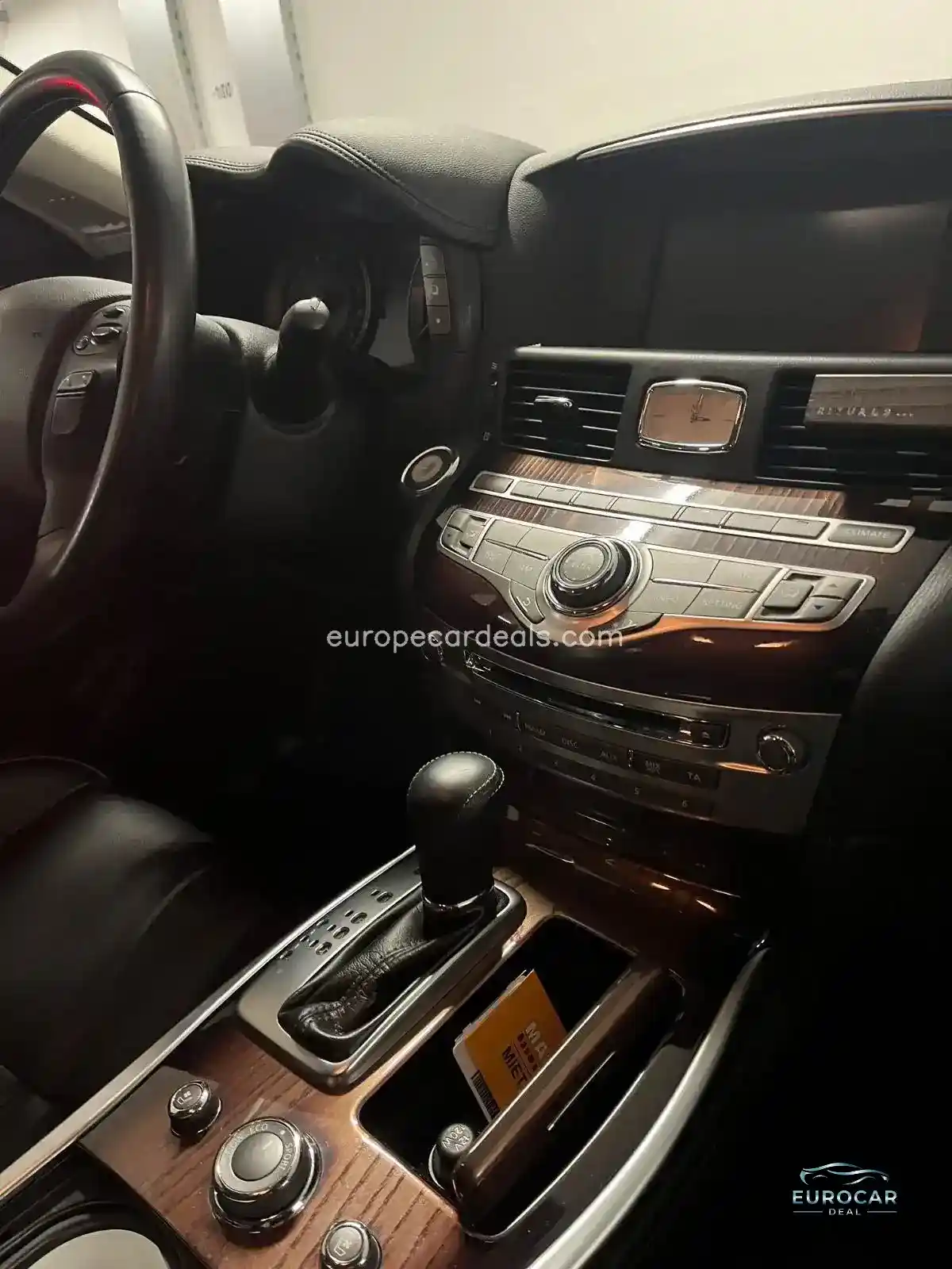 Infiniti Q70