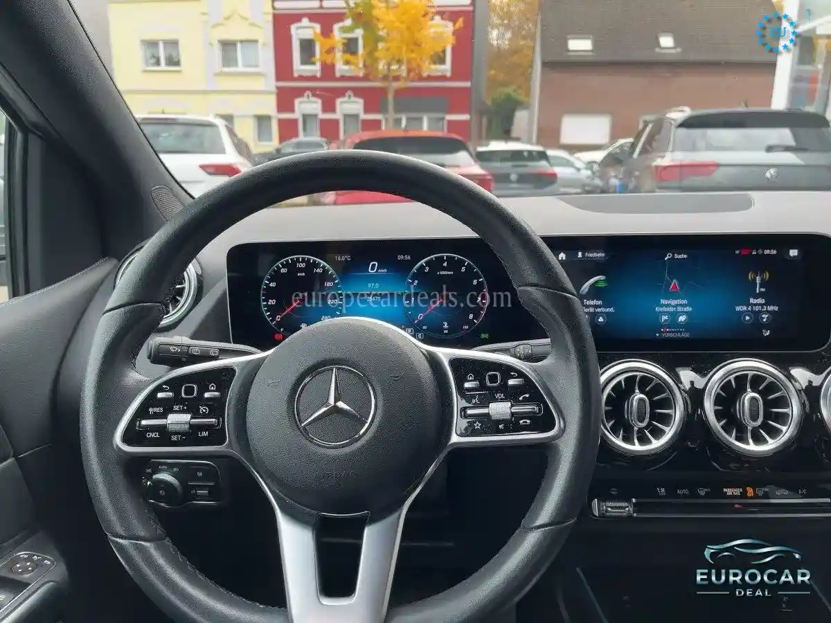 Mercedes-Benz B 180