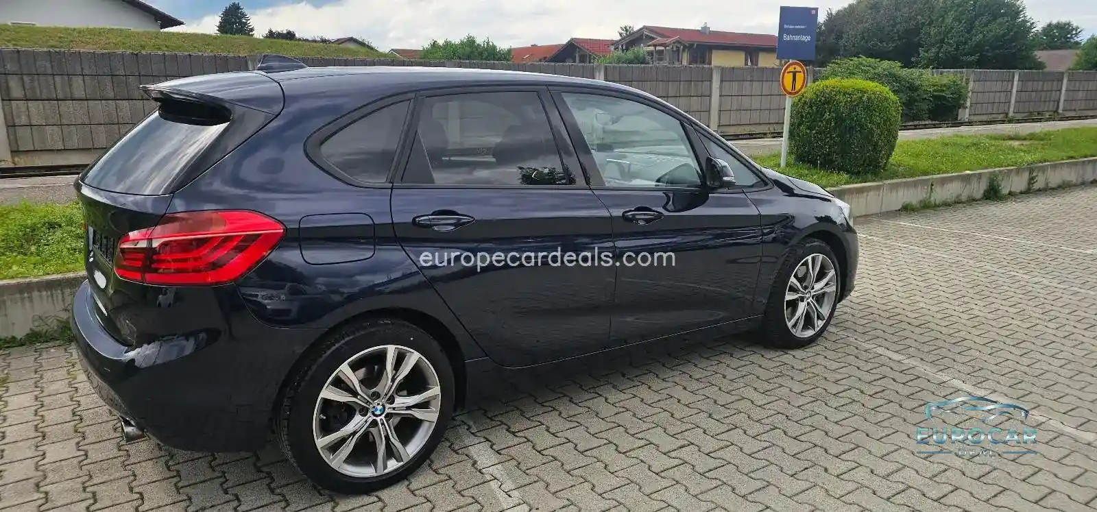 BMW 225