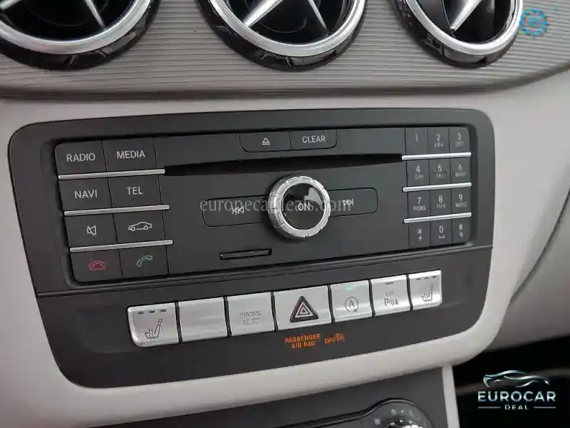Mercedes-Benz B 180