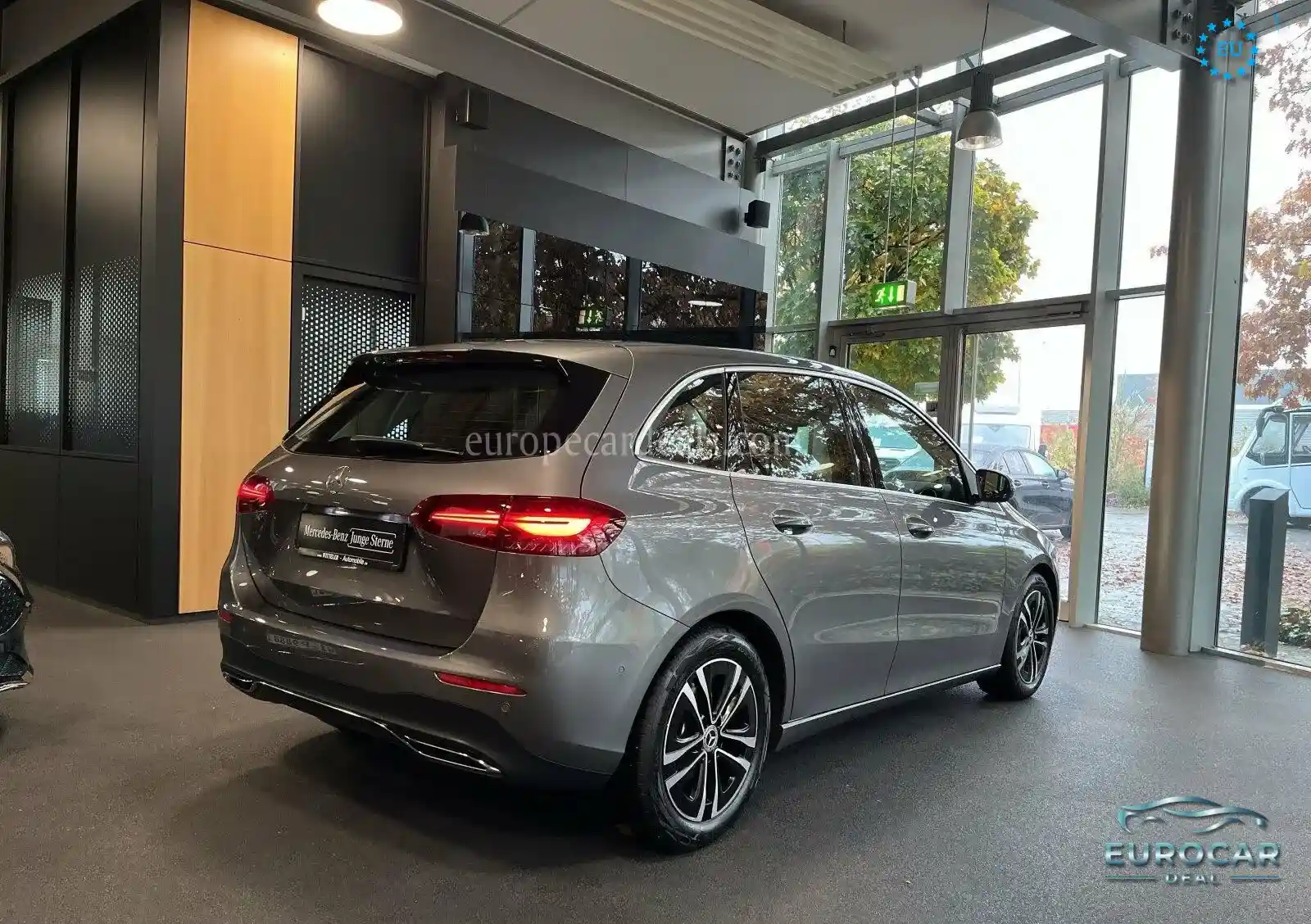 Mercedes-Benz B 180