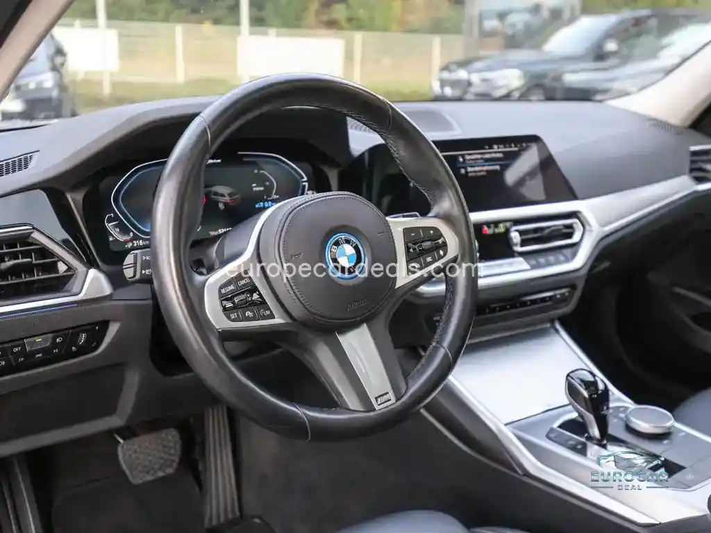 BMW 330