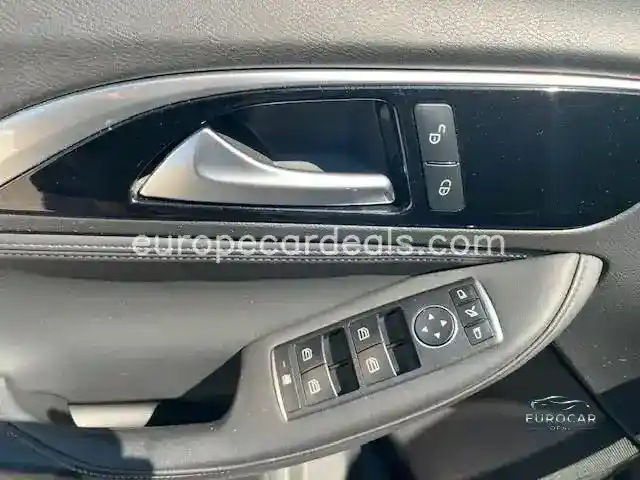 Infiniti Q30