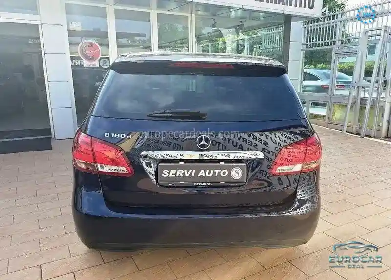 Mercedes-Benz B 180